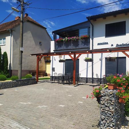 Penzion U Svatosa Mutěnice Exteriör bild